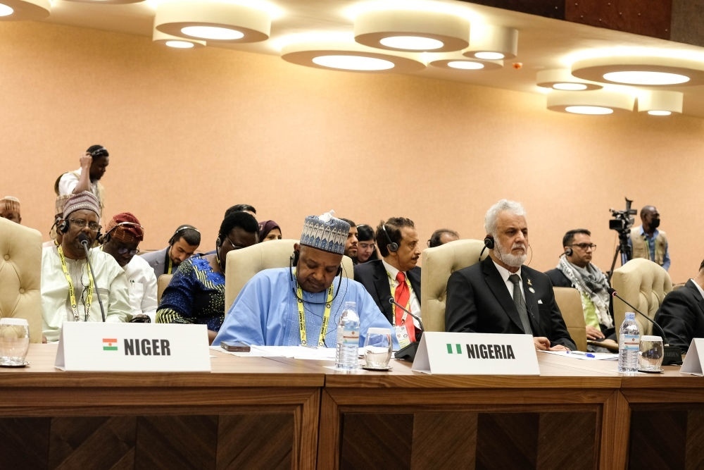 1月20日，與會(huì)代表出席在烏干達(dá)首都坎帕拉舉行的不結(jié)盟運(yùn)動(dòng)第19次峰會(huì)閉幕式。新華社發(fā)（阿佳拉·納瓦達(dá)攝）