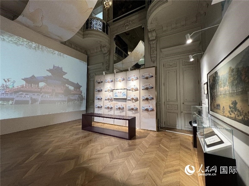 中國(guó)風(fēng)與法國(guó)經(jīng)典建筑相互融合。 人民網(wǎng)記者 何蒨攝