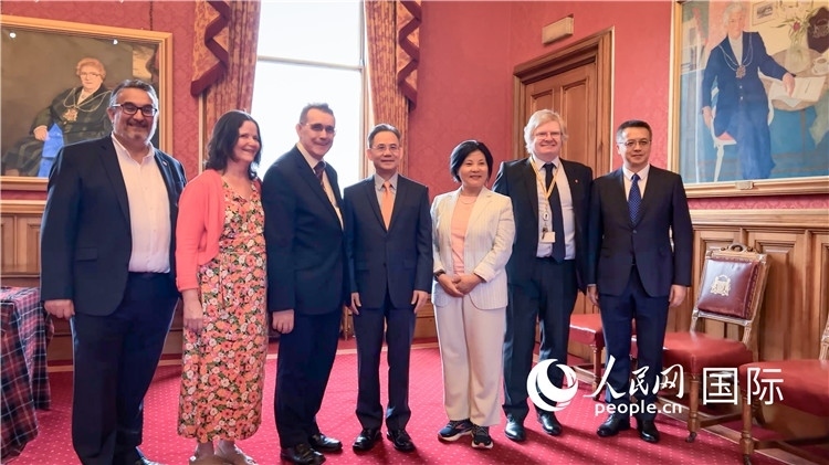 圖為阿伯丁市政廳會見現(xiàn)場。人民網(wǎng) 郭錦標(biāo)攝