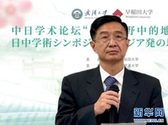 圖為中國駐日本大使館教育處公使銜參贊杜柯偉發(fā)表致辭。（武漢大學(xué)供圖）