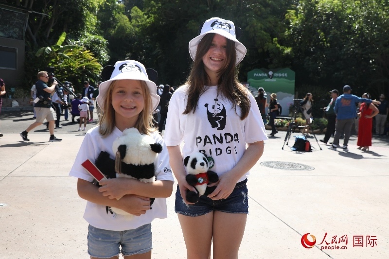 3、美國當(dāng)?shù)卦S多民眾來圣迭戈動(dòng)物園看熊貓。 人民網(wǎng)記者 李志偉攝