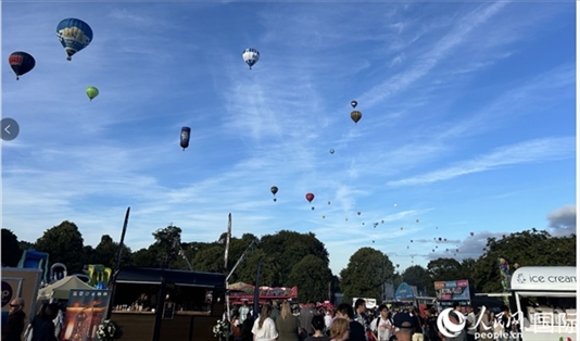 布里斯托國(guó)際熱氣球節(jié)現(xiàn)場(chǎng)。人民網(wǎng)記者 余穎攝