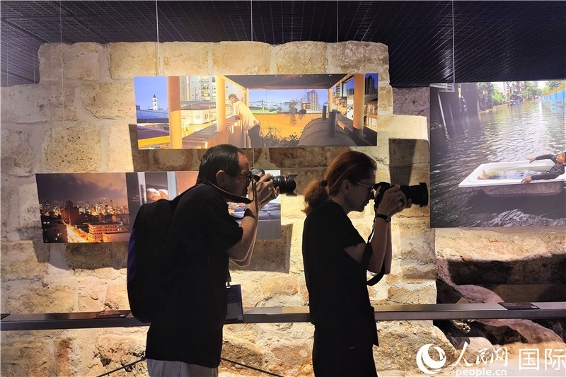 金磚國家城市主題攝影展現(xiàn)場(chǎng)。 人民網(wǎng)記者 于宏建攝