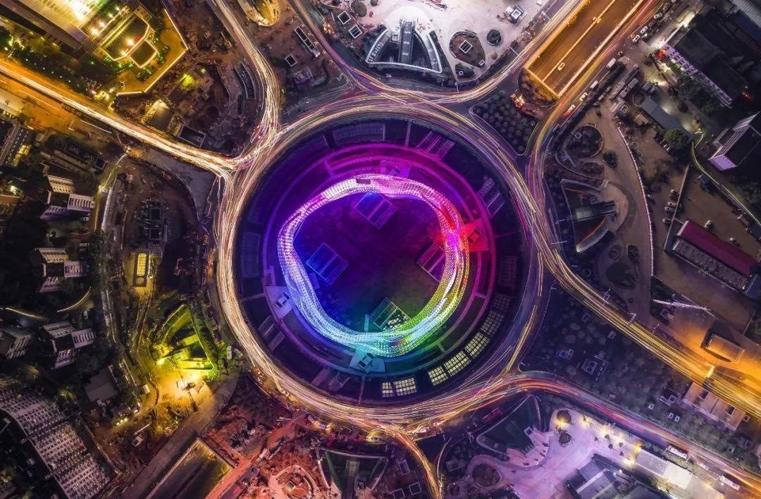 △武漢光谷正發(fā)展成為全國(guó)最大的光電子信息產(chǎn)業(yè)集群。