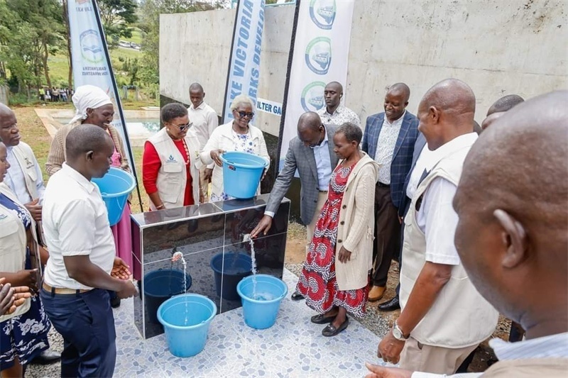 肯尼亞總統(tǒng)魯托考察南迪山供水項目設(shè)備運行情況。中鐵十局供圖