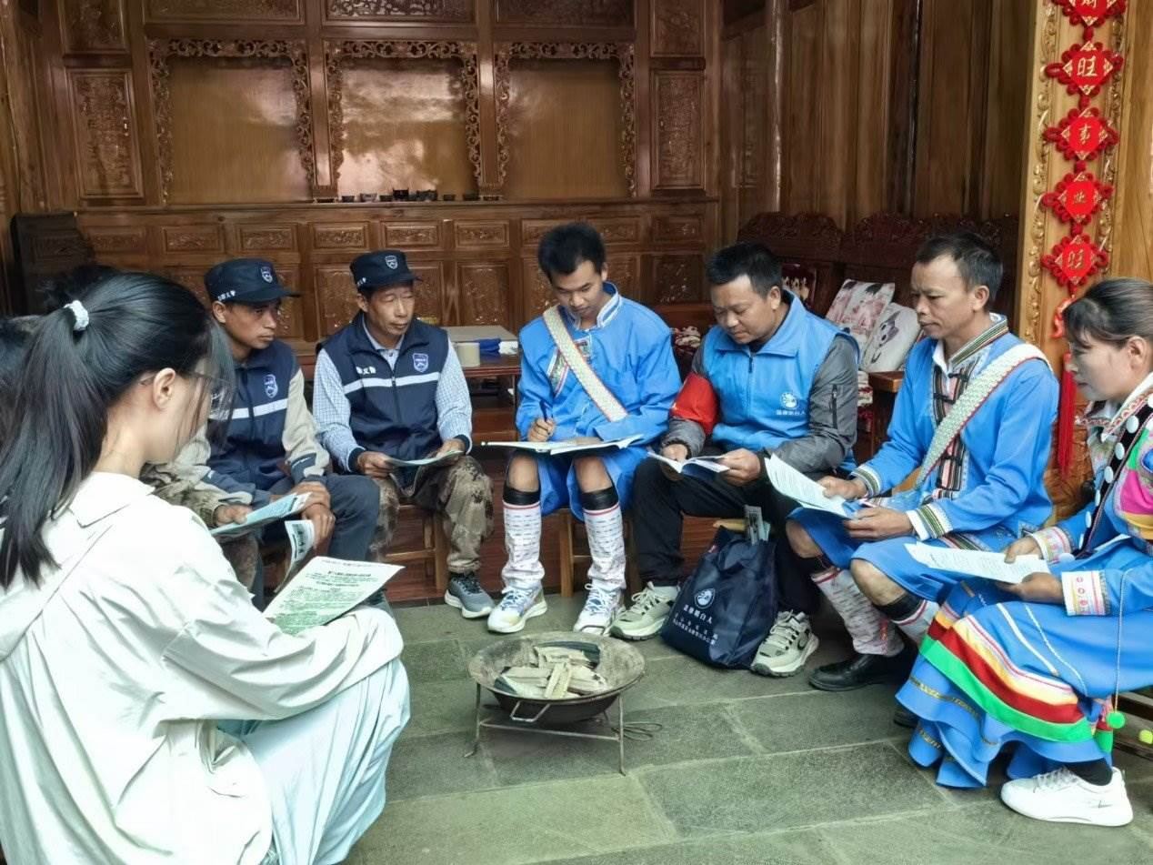 騰沖市猴橋鎮(zhèn)猴橋村國門新村舉辦火塘?xí)?。人民網(wǎng)記者 孝金波攝