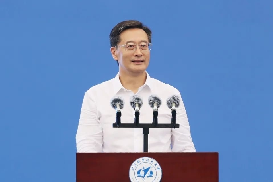 中國工程院院士、北京航空航天大學(xué)校長王云鵬在2024級(jí)新生開學(xué)典禮上講話。校方供圖