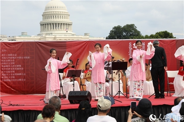 2、在華盛頓中國(guó)文化節(jié)活動(dòng)上，還進(jìn)行了豐富多樣的中國(guó)文化演出。 人民網(wǎng)記者 李志偉攝