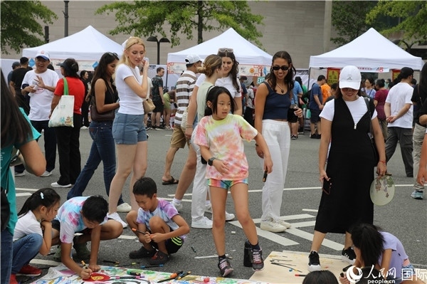 4、活動(dòng)吸引了很多小朋友參加。 人民網(wǎng)記者 李志偉攝