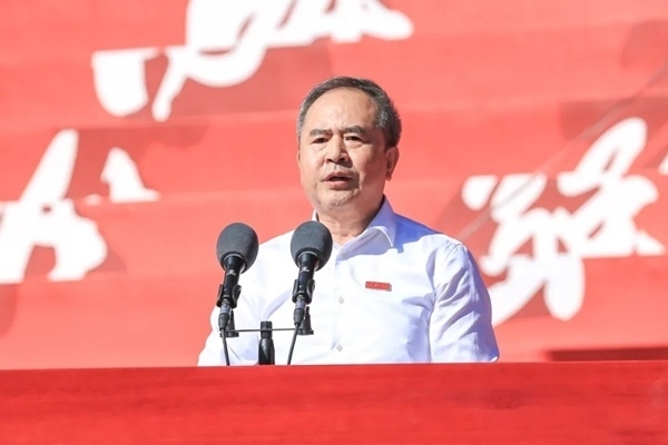 中國科學(xué)院院士、大連理工大學(xué)校長賈振元在2024級新生開學(xué)典禮上致辭。校方供圖