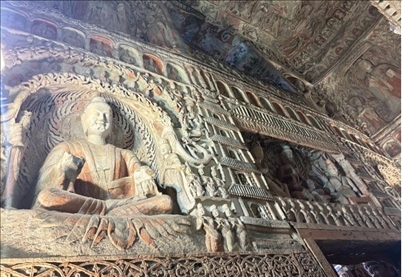 云岡石窟一角。人民網(wǎng) 曹欣悅攝