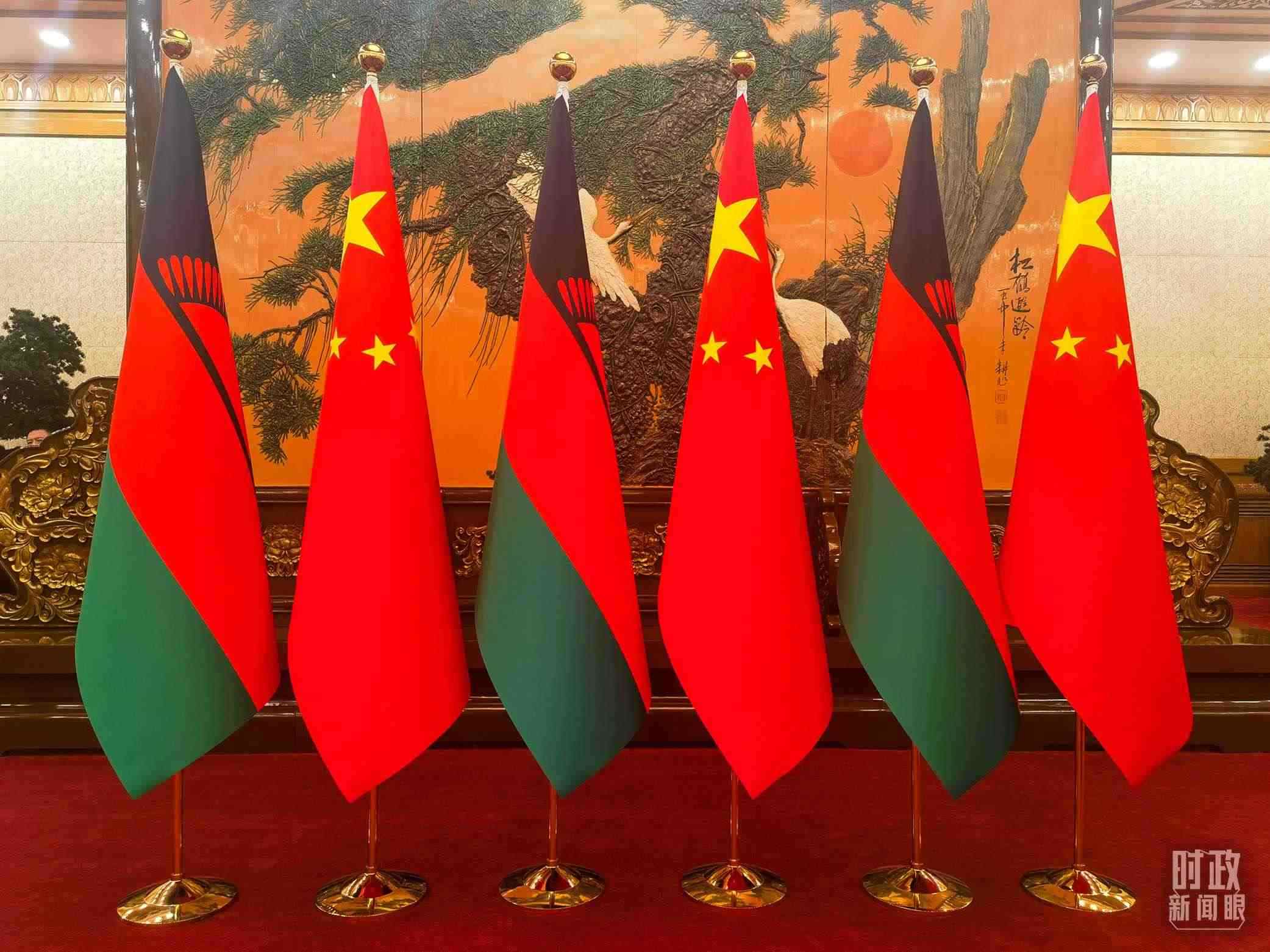 △中國和馬拉維國旗。（總臺央視記者陳曦拍攝）