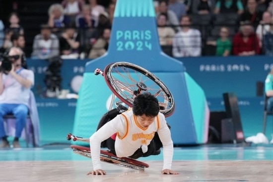 巴黎殘奧會(huì)｜“撞車、摔倒，我們都習(xí)慣了”