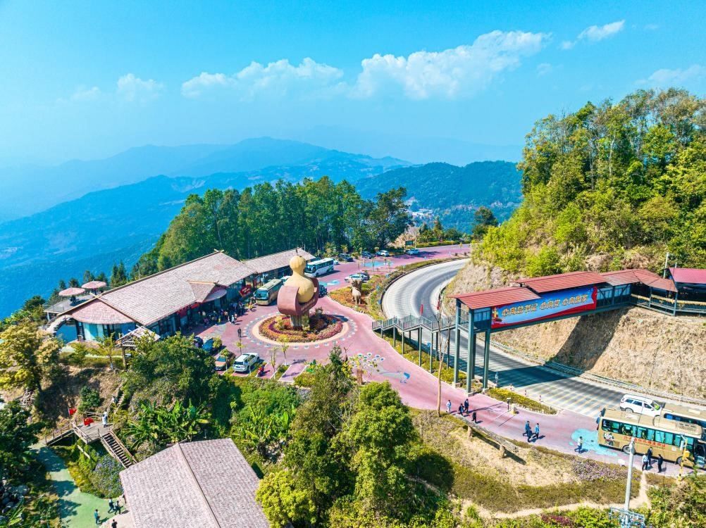 這是位于班洪鄉(xiāng)班洪村下班壩自然村的葫蘆王地AAAA級(jí)景區(qū)游客服務(wù)中心。（滄源縣融媒體中心供圖）