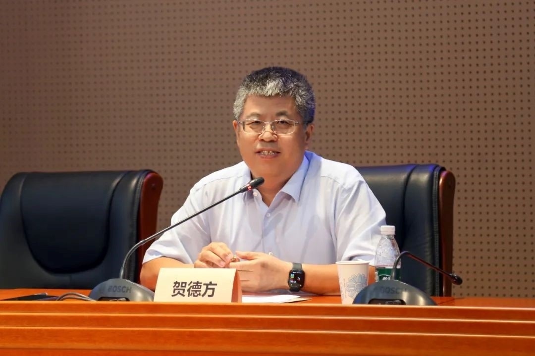 國務(wù)院參事、科技部原副秘書長、中國科技評估與成果管理研究會理事長賀德方致辭。主辦方供圖