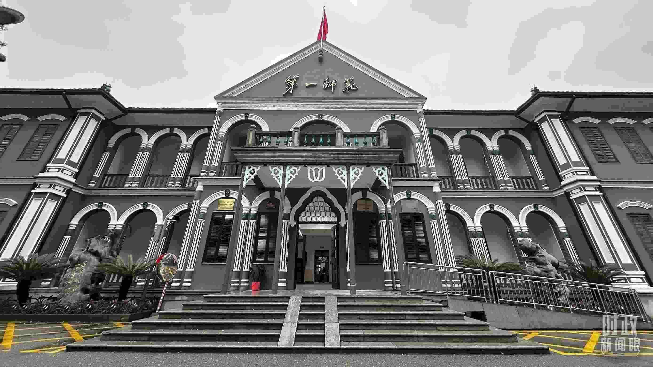  △2024年3月，習(xí)近平來到湖南第一師范學(xué)院（城南書院校區(qū)）考察。當(dāng)時他說，國家要強大，必須辦好教育。（總臺央視記者覃思拍攝）