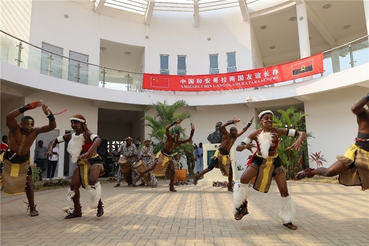 安哥拉民族舞。內(nèi)圖大學(xué)孔子學(xué)院供圖