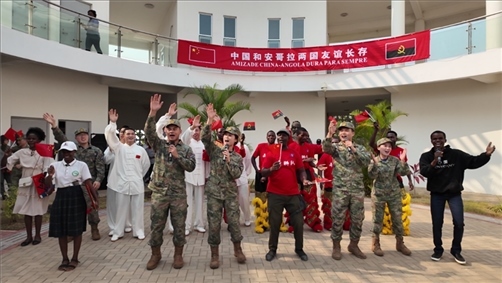 中安合唱歌曲《相親相愛(ài)》。內(nèi)圖大學(xué)孔子學(xué)院供圖