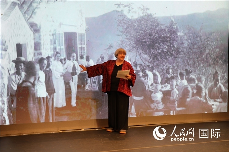 2、美國“鼓嶺之友”代表穆言靈講述友好故事。 人民網(wǎng)記者 李志偉攝