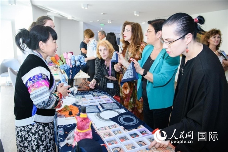 蠟染展示。傅永山攝