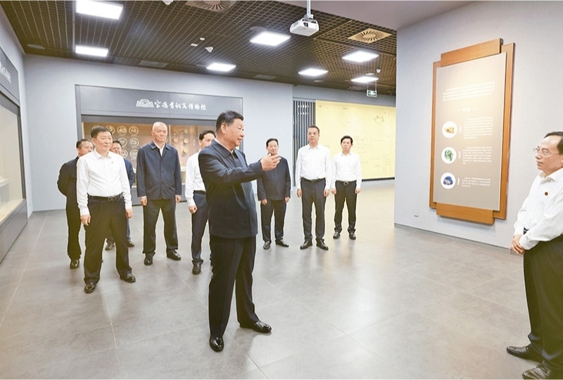 2024年9月10日，中共中央總書記、國家主席、中央軍委主席習(xí)近平在前往甘肅考察途中，來到陜西省寶雞市參觀寶雞青銅器博物院。 新華社記者 王曄/攝