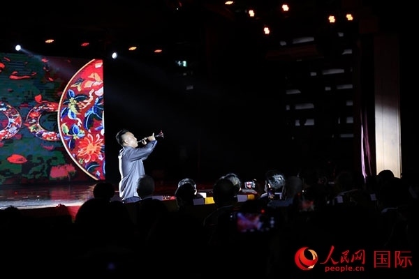 演出現(xiàn)場(chǎng)，演員帶來(lái)嗩吶獨(dú)奏《看秧歌》。人民網(wǎng)記者 楊一攝