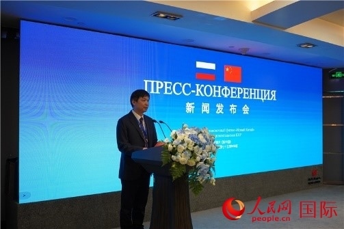 中共吉安市委宣傳部部長(zhǎng)李瑞峰在《新中國(guó)》新聞發(fā)布會(huì)上致辭。人民網(wǎng) 褚夢(mèng)琦攝