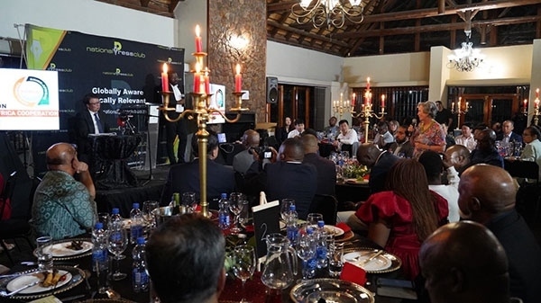 吳大使回答記者提問。人民網(wǎng) 劉暢攝