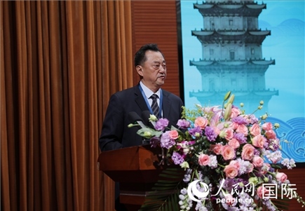 北京語言大學(xué)黨委書記倪海東在“走進(jìn)中華文明——海絲印記 世遺泉州”主題人文交流活動(dòng)中致辭。人民網(wǎng) 王婧攝