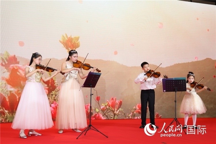 中國(guó)青少年樂(lè)器表演。人民網(wǎng)記者任皓宇攝