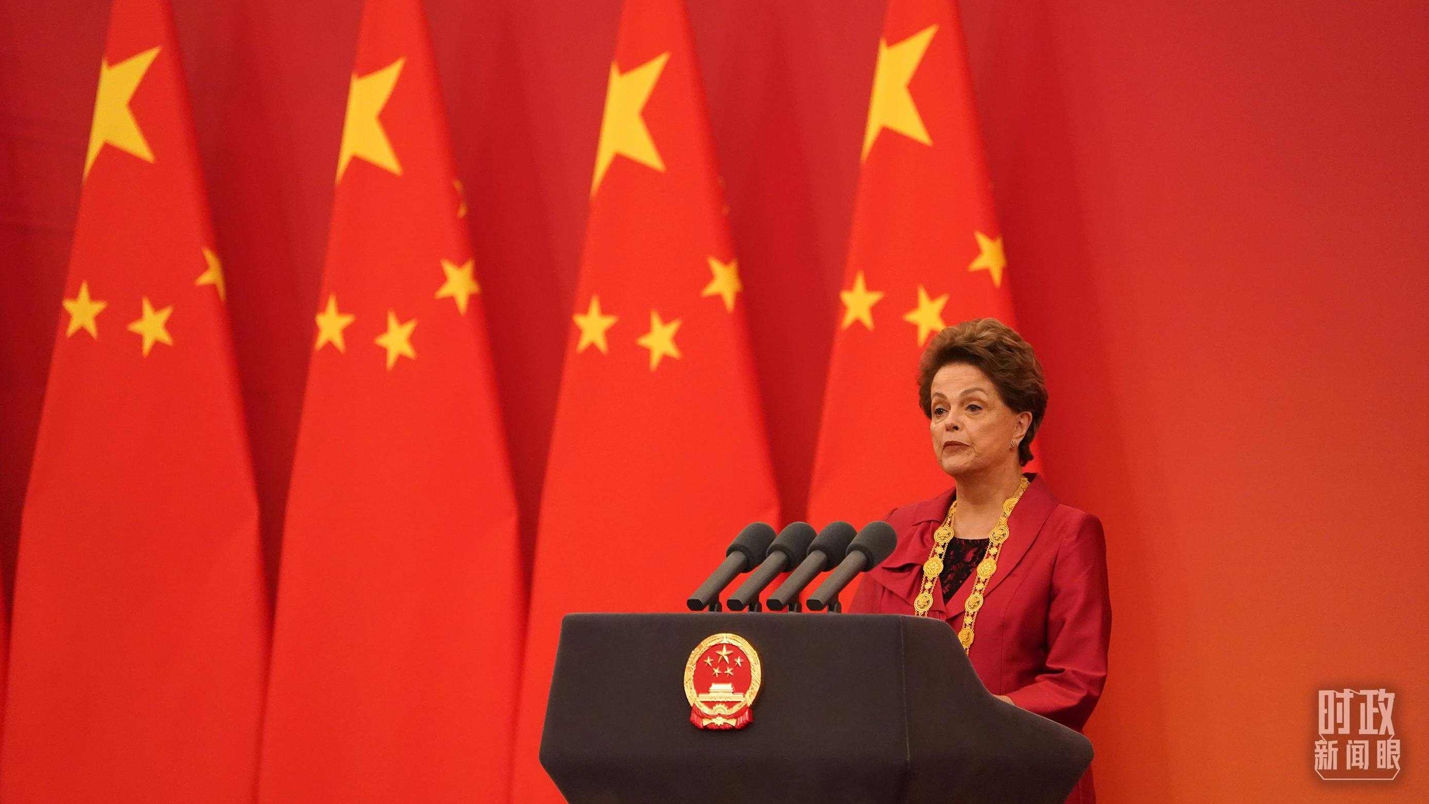 “友誼勛章”獲得者迪爾瑪·羅塞芙在頒授儀式上發(fā)言。（總臺記者李晉拍攝）