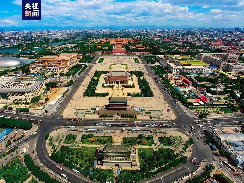 △全長7.8公里的北京中軸線上，分布有鐘鼓樓、景山、故宮等15處遺產(chǎn)構成要素。