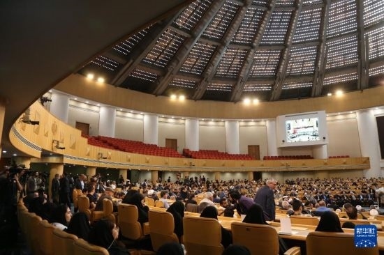 這是10月7日在伊朗首都德黑蘭拍攝的第七屆聲援巴勒斯坦兒童和青少年國際會議現(xiàn)場。新華社記者 沙達提 攝