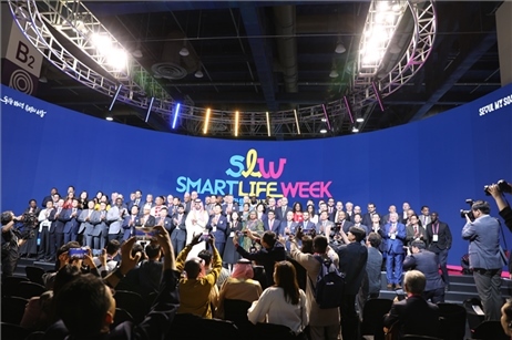 “智慧生活周”博覽會(huì)上展出的低空飛行器。人民網(wǎng)記者 莽九晨攝