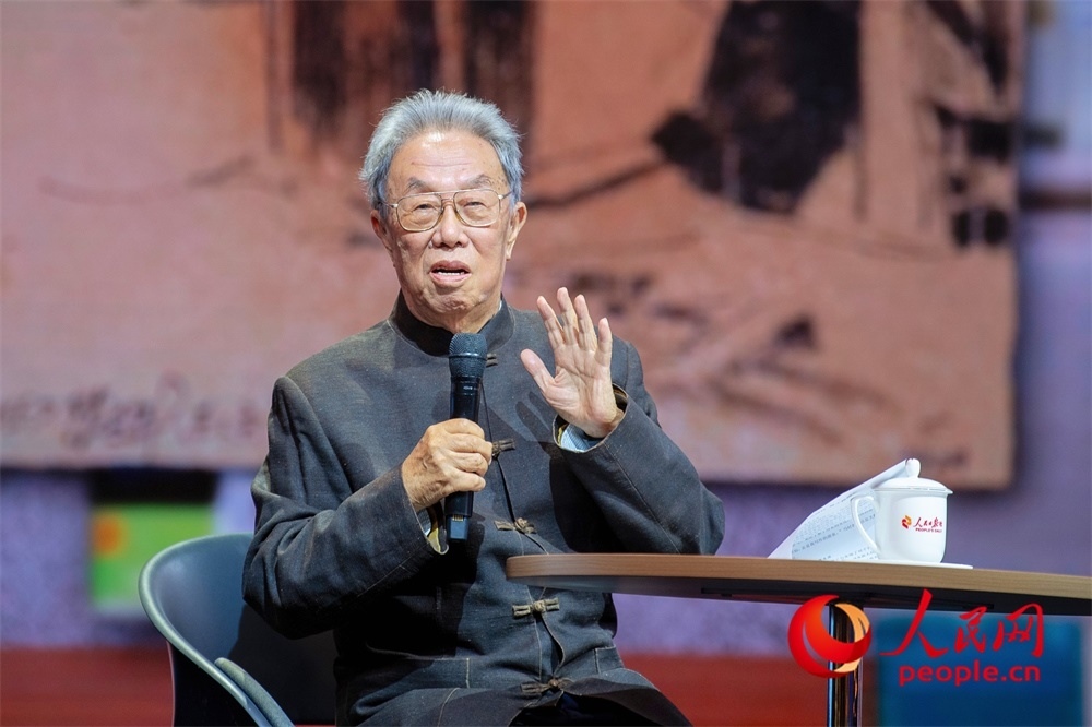 王蒙以《與時代同行 與人民同心》為題演講。人民網(wǎng)記者 翁奇羽攝