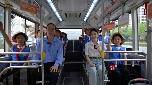 江蘇省太倉(cāng)市總工會(huì)舉行“坐上勞模‘專線’跟著榜樣看太倉(cāng)”直播活動(dòng)。江蘇省總工會(huì)供圖