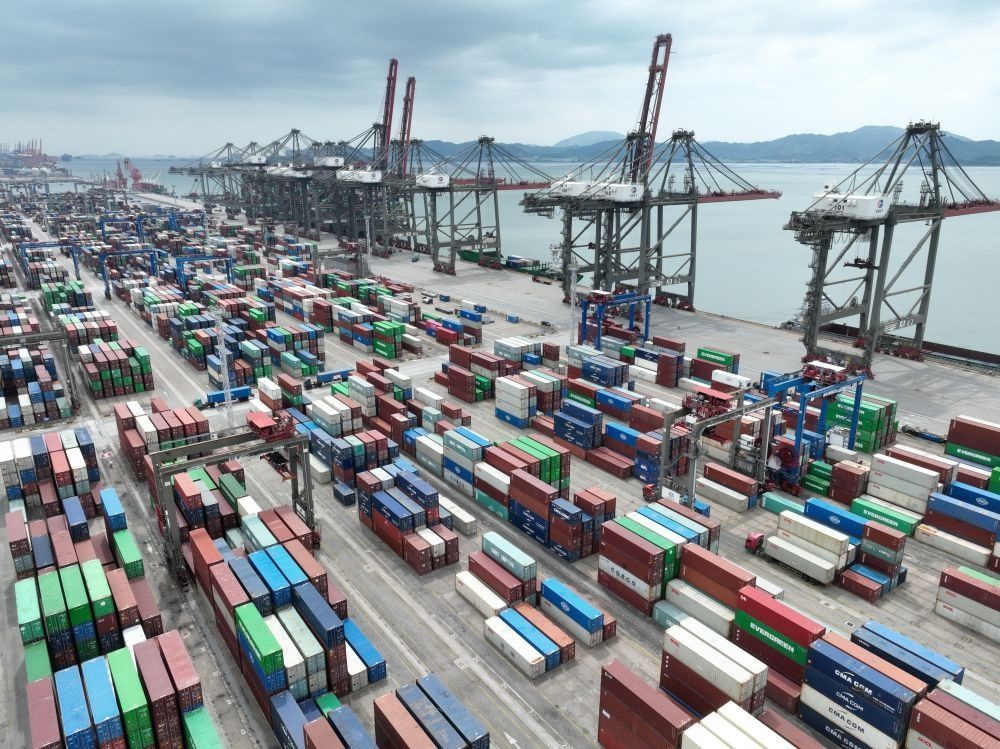 這是中國（福建）自由貿(mào)易試驗區(qū)廈門片區(qū)內(nèi)的廈門遠海碼頭（2024年9月5日攝）。