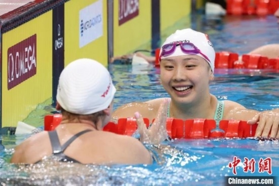 10月19日晚，2024年世界泳聯(lián)游泳世界杯上海站結(jié)束第二個比賽日的爭奪。圖為中國選手唐錢婷在女子100米蛙泳決賽中。 中新社記者 湯彥俊 攝
