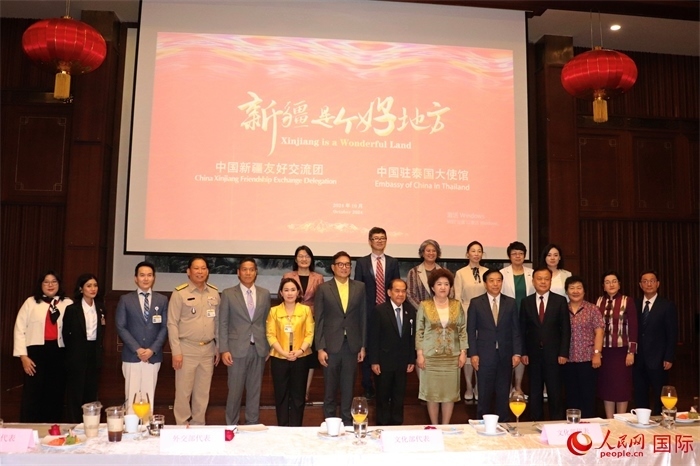 與會嘉賓合影。人民網(wǎng)實習(xí)生 姚欣可攝