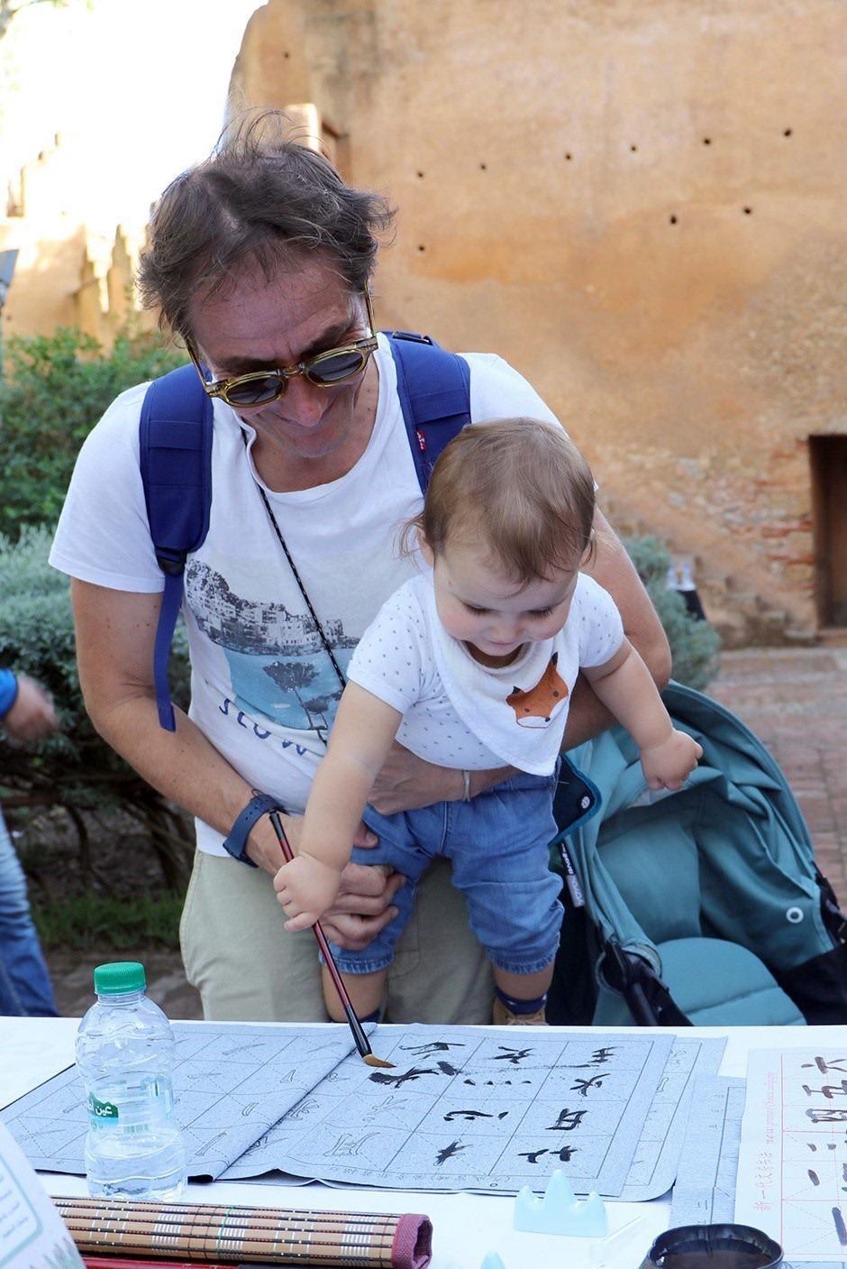 小小書(shū)法家。拉巴特中國(guó)文化中心供圖