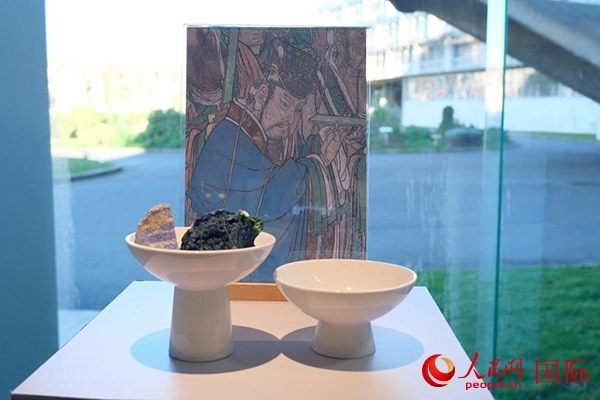 壁畫(huà)礦物質(zhì)顏料展示。人民網(wǎng)記者 尚凱元攝