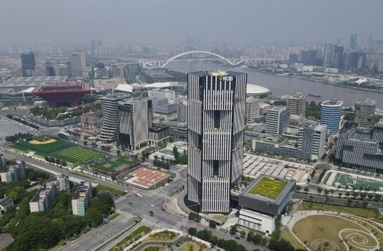 位于中國(guó)上海浦東新區(qū)世博園區(qū)的金磚國(guó)家新開發(fā)銀行總部大樓（2022年6月17日攝，無(wú)人機(jī)照片）。新華社記者方喆攝