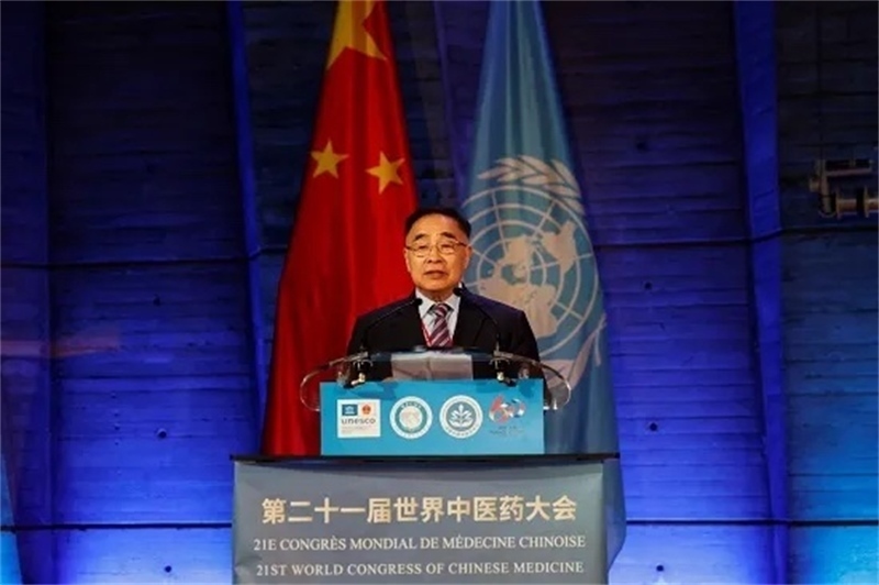 圖1：世界中聯(lián)副主席張伯禮院士致歡迎詞。世界中聯(lián)供圖