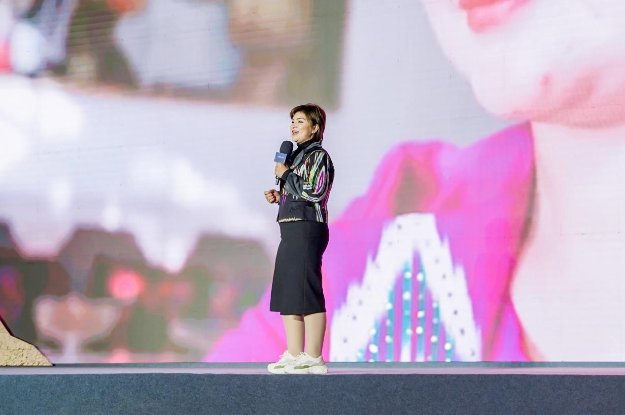 如克亞木·麥提賽地在“何以中國·五星出東方”網(wǎng)絡(luò)主題宣傳活動(dòng)現(xiàn)場演講。人民視頻供圖