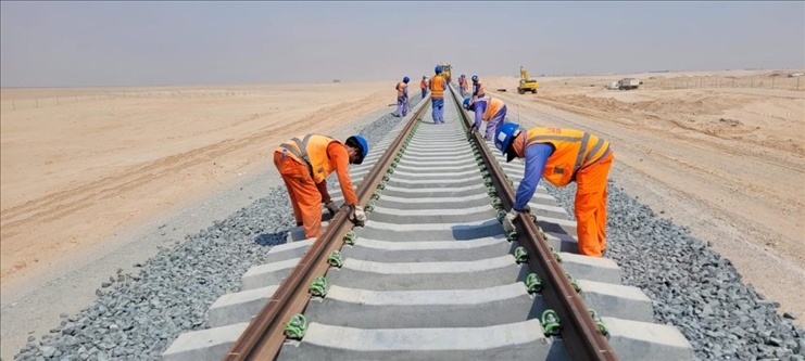 阿提哈德鐵路二期A標(biāo)項目施工中。中建中東供圖