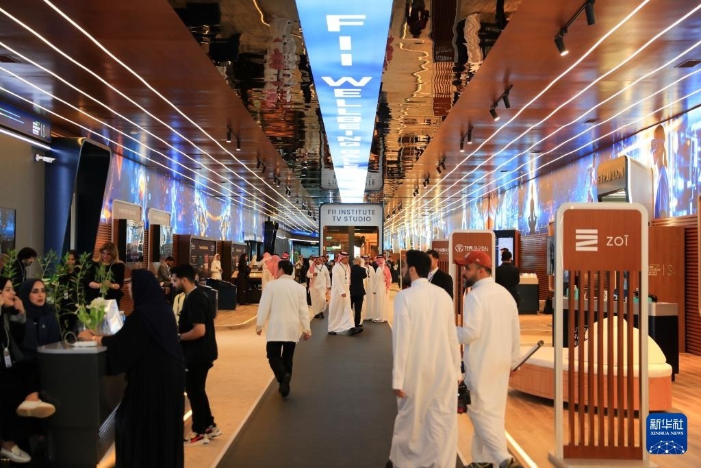 10月31日，在沙特阿拉伯首都利雅得，人們參加第八屆沙特“未來投資倡議”大會。新華社記者 隋先凱 攝