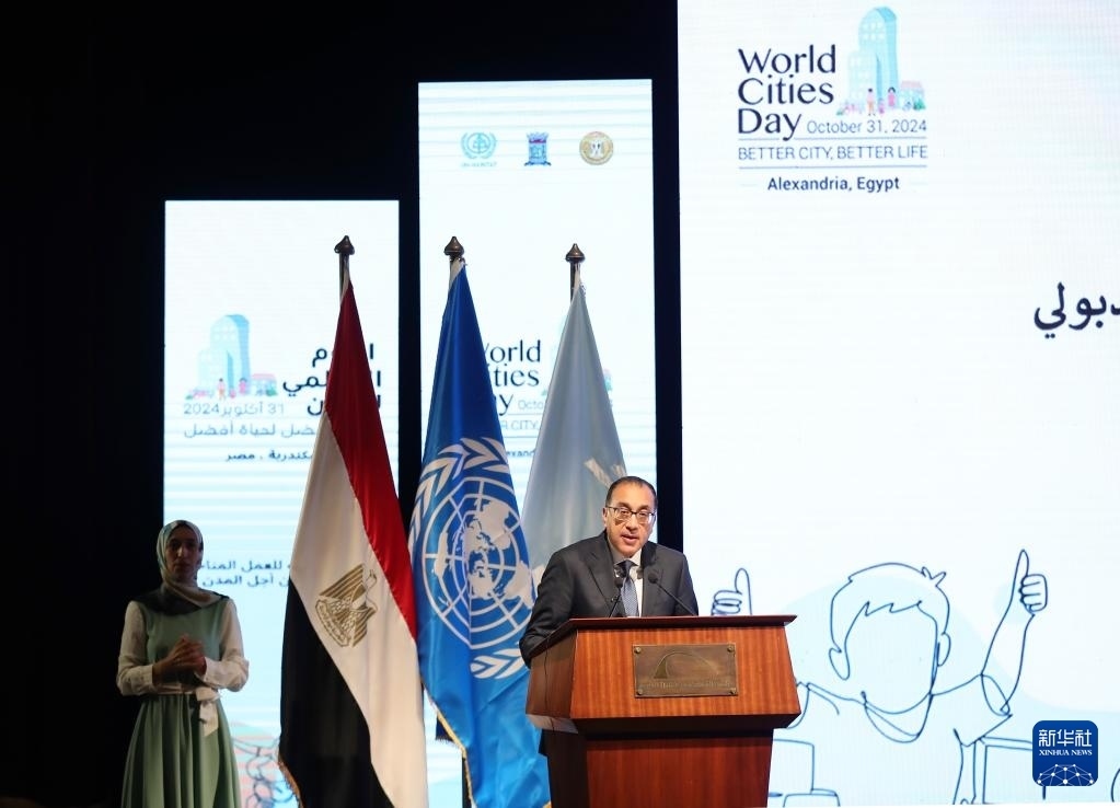 10月31日，在埃及亞歷山大，埃及總理馬德布利在活動(dòng)上致辭。新華社記者 王東震 攝