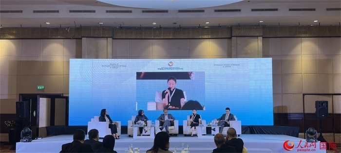 “企業(yè)對(duì)中國(guó)東盟互聯(lián)互通的責(zé)任與貢獻(xiàn)”分議題討論現(xiàn)場(chǎng)。人民網(wǎng)記者 曹師韻攝