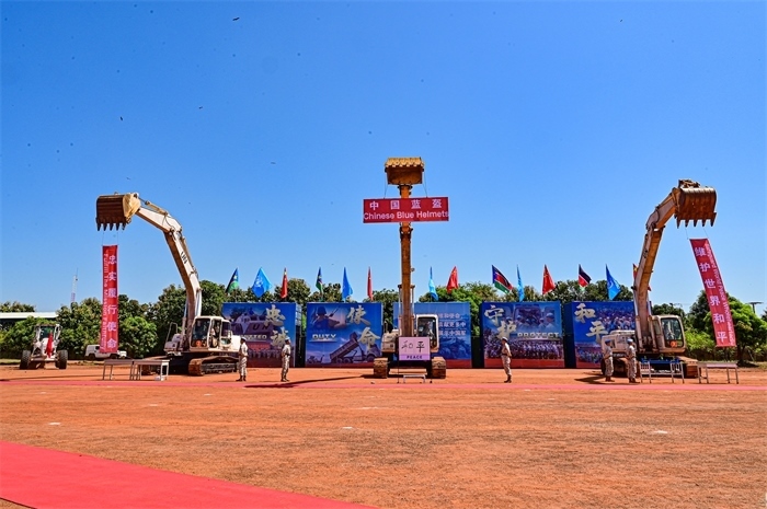 工程機械特技展示。王軍杰攝