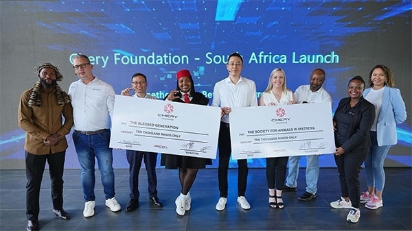 捐贈(zèng)合影。奇瑞國際南非子公司提供